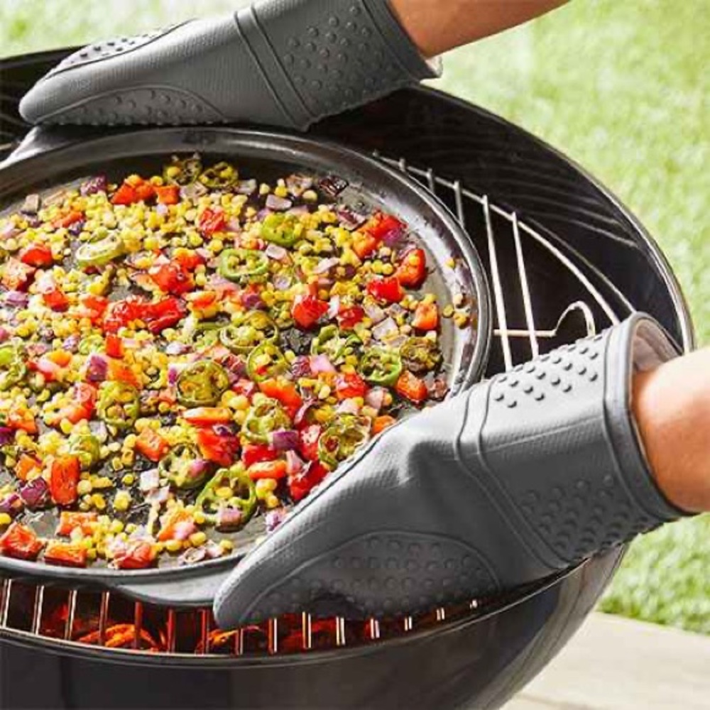 Pampered Chef Oven Mitt Set of 2. NIP